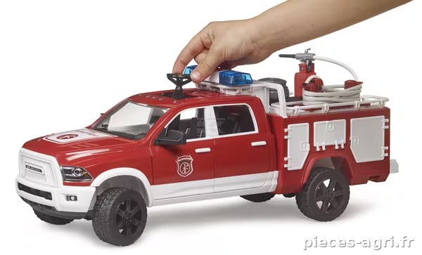 Camion de pompiers avec module L S RAM2500 vue 5