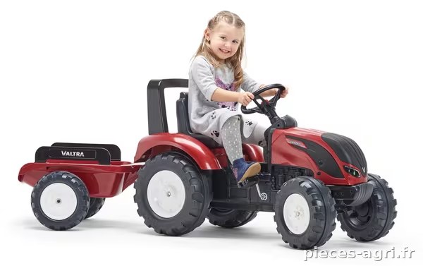 Tracteur Valtra avec remorque vue 3