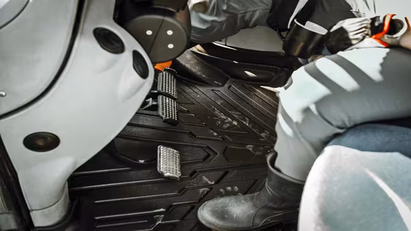 Tapis de sol adapté à la série John Deere 5M vue 4