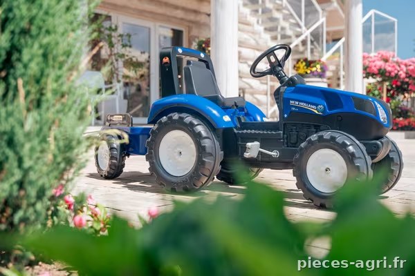 Tracteur NH avec remorque vue 2
