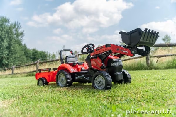 Tractopelle Case IH avec remorque vue 2